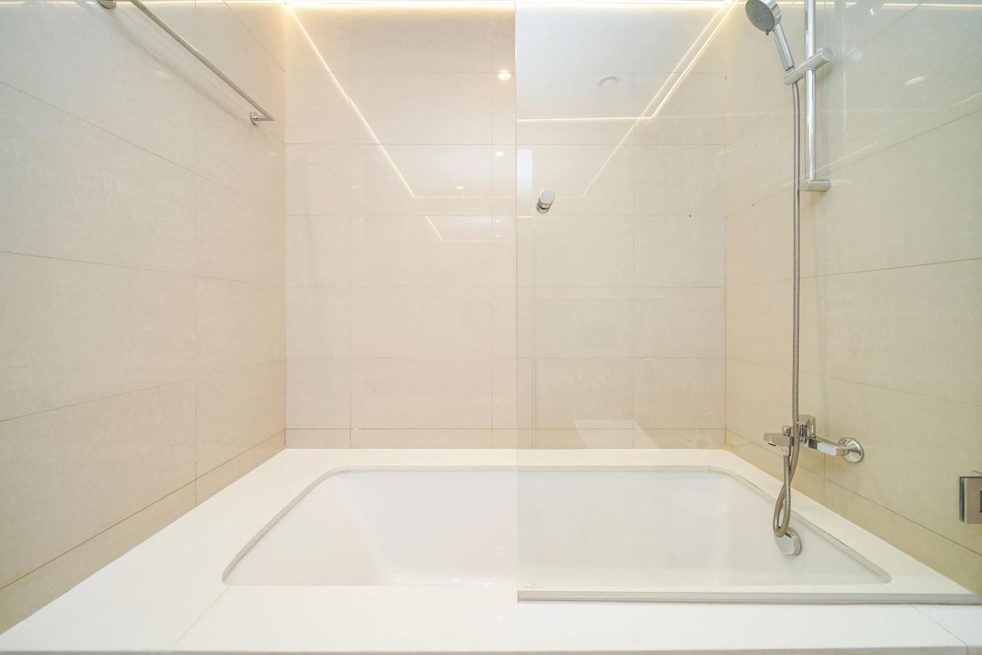 Apartment Pvh - 2br With Burj Khalifa View - Burj Royale *